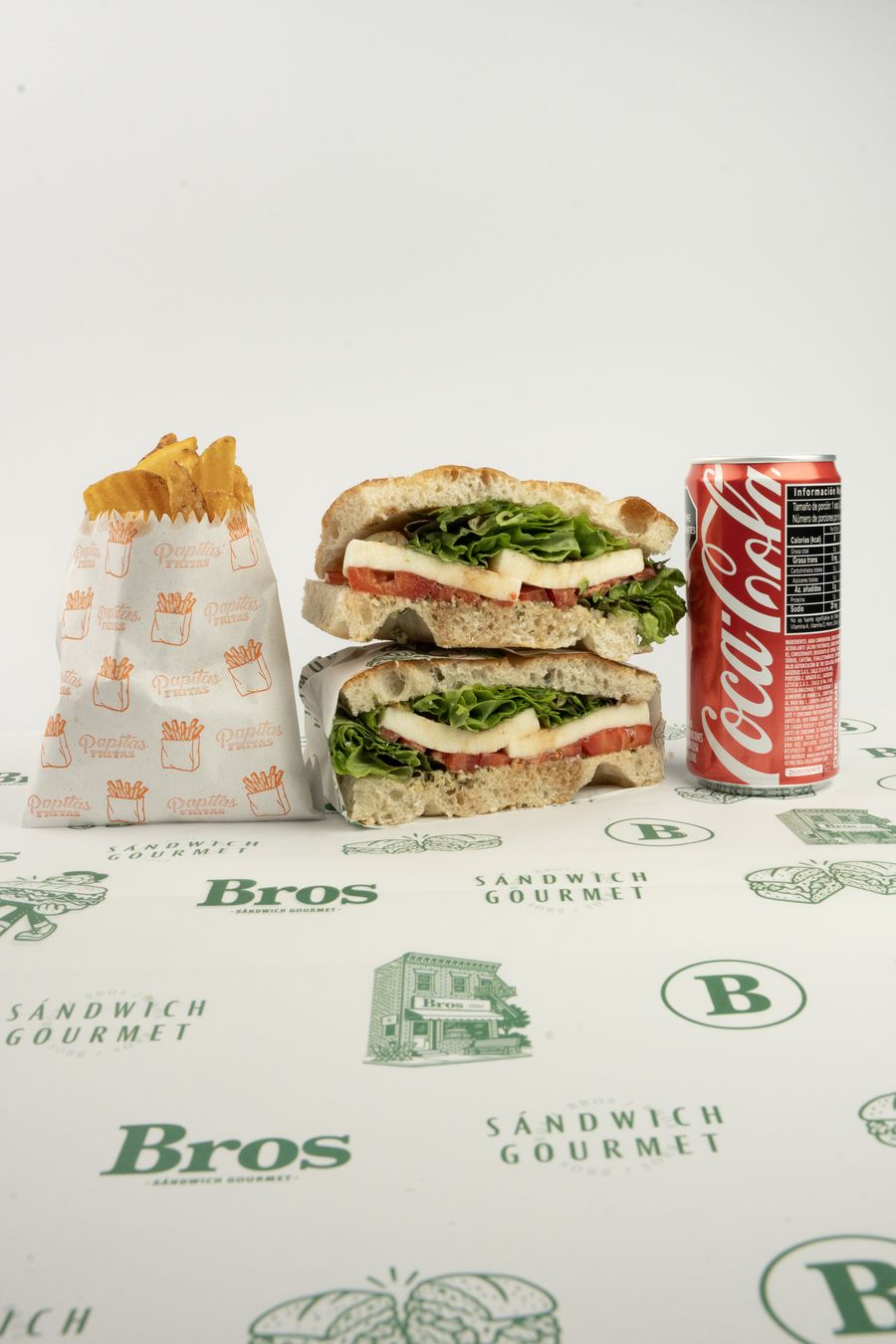 Combo Bros: sánduche caprese, papitas y bebida